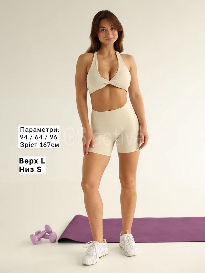 Комплект спортивний з топом з чашечками та шортами айворі M Fit